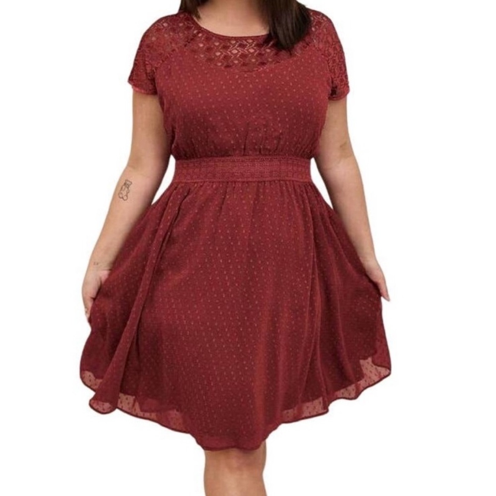 Chic Burgundy Lace Dress